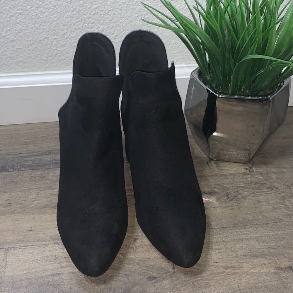 NEW YORK & COMPNY BLACK BOOTIES